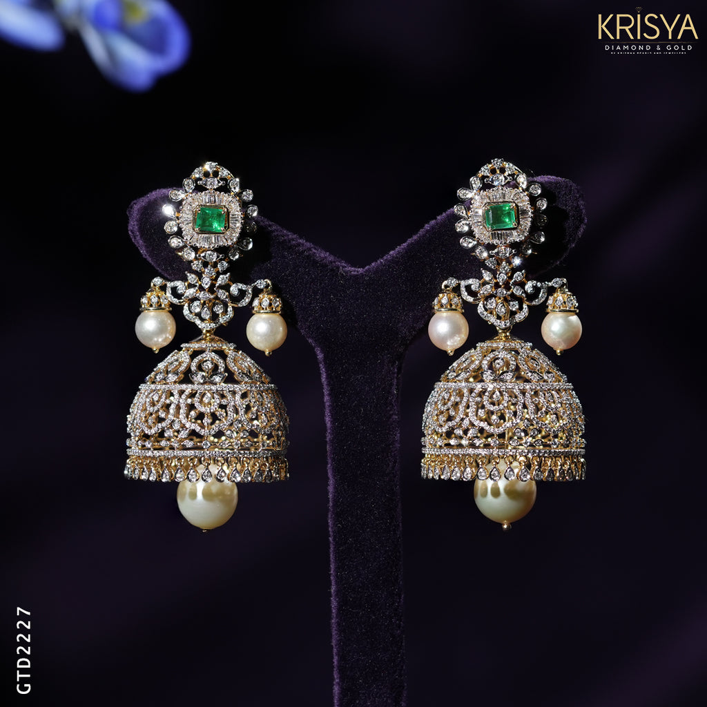 Floral Patterns, Pretty Earrings Crafted using yellow gold with the Emeralds